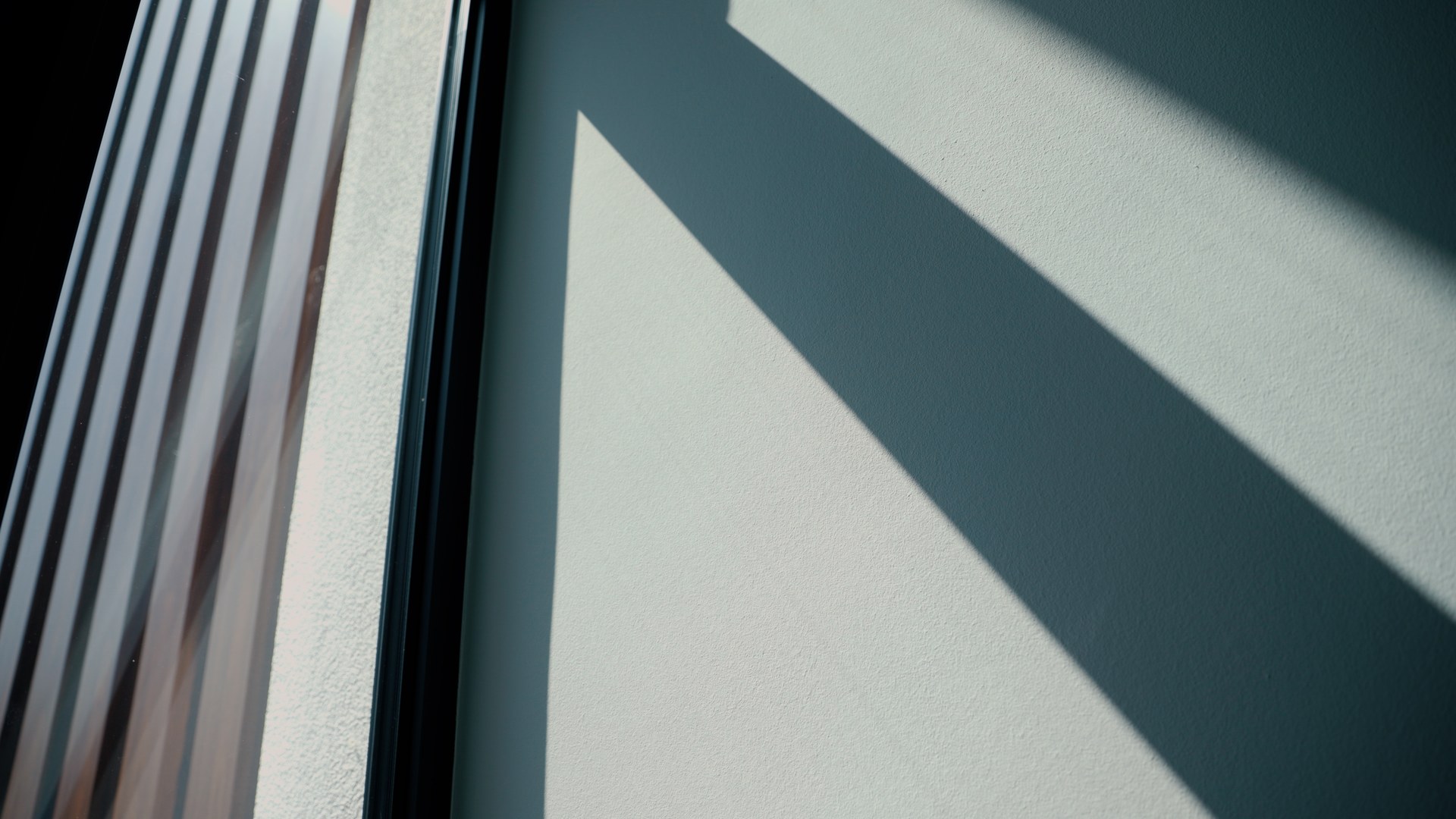 Gevelbekleding met verticale delen